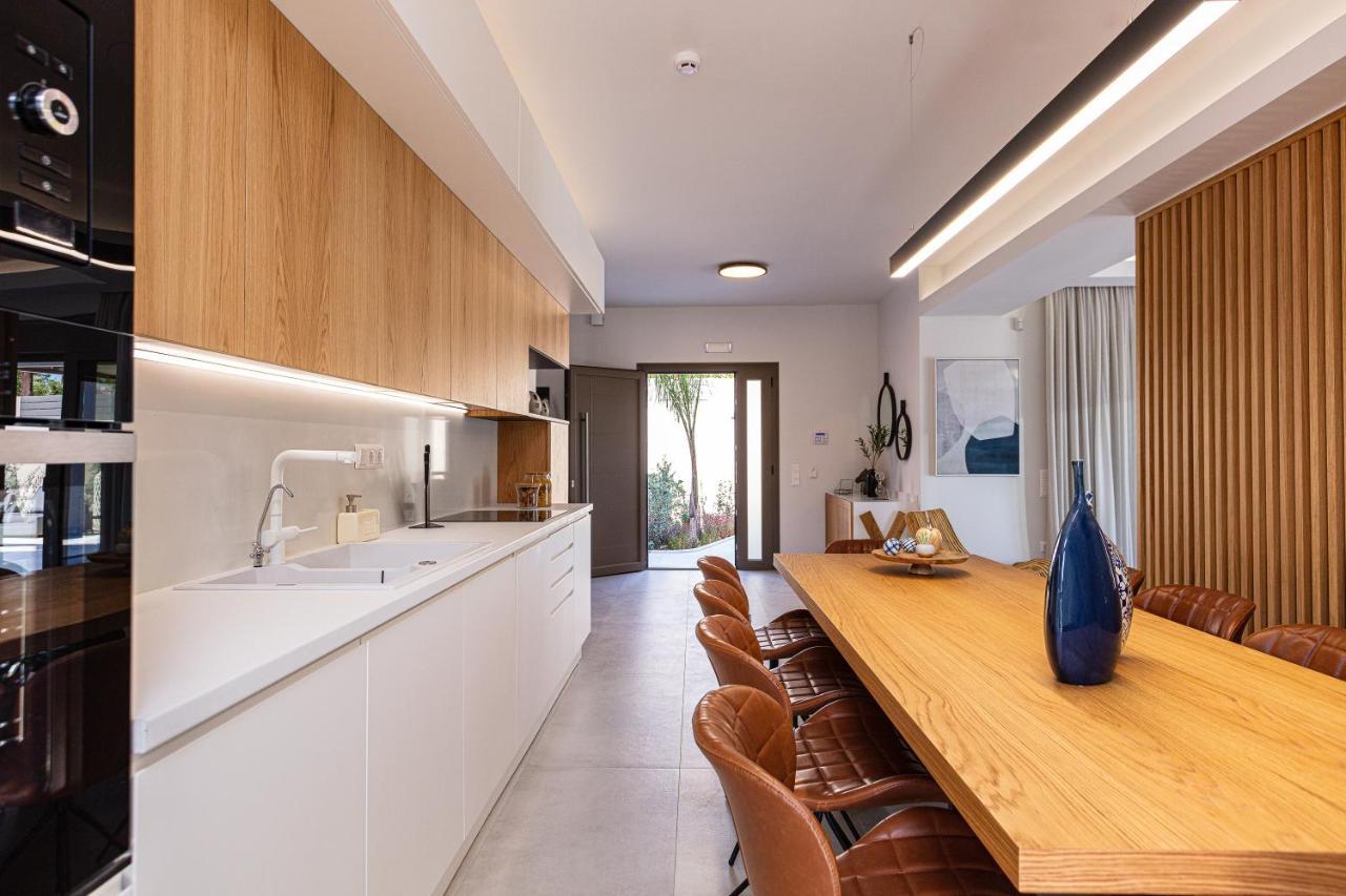 Lagoon Seabreeze Villa, Sumptuous Retreat, By Thinkvilla Pánormos Esterno foto